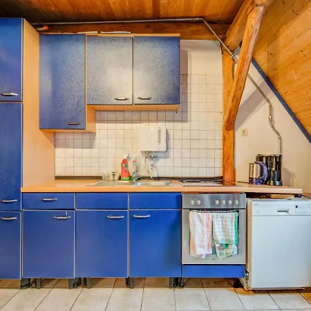 בית נופש Alluring Farmhouse In With Garden *