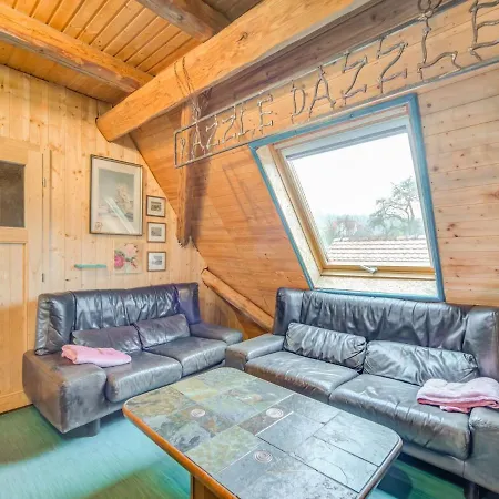 בית נופש Alluring Farmhouse In With Garden *
