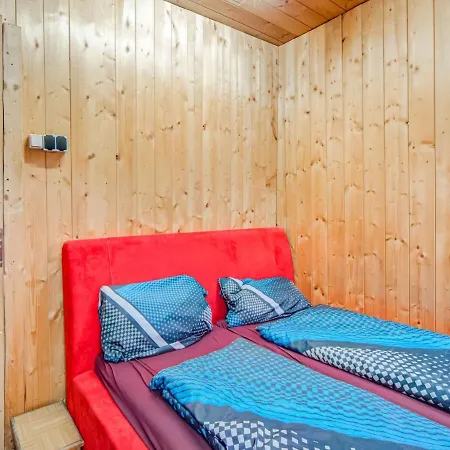 בית נופש Alluring Farmhouse In With Garden Colmberg